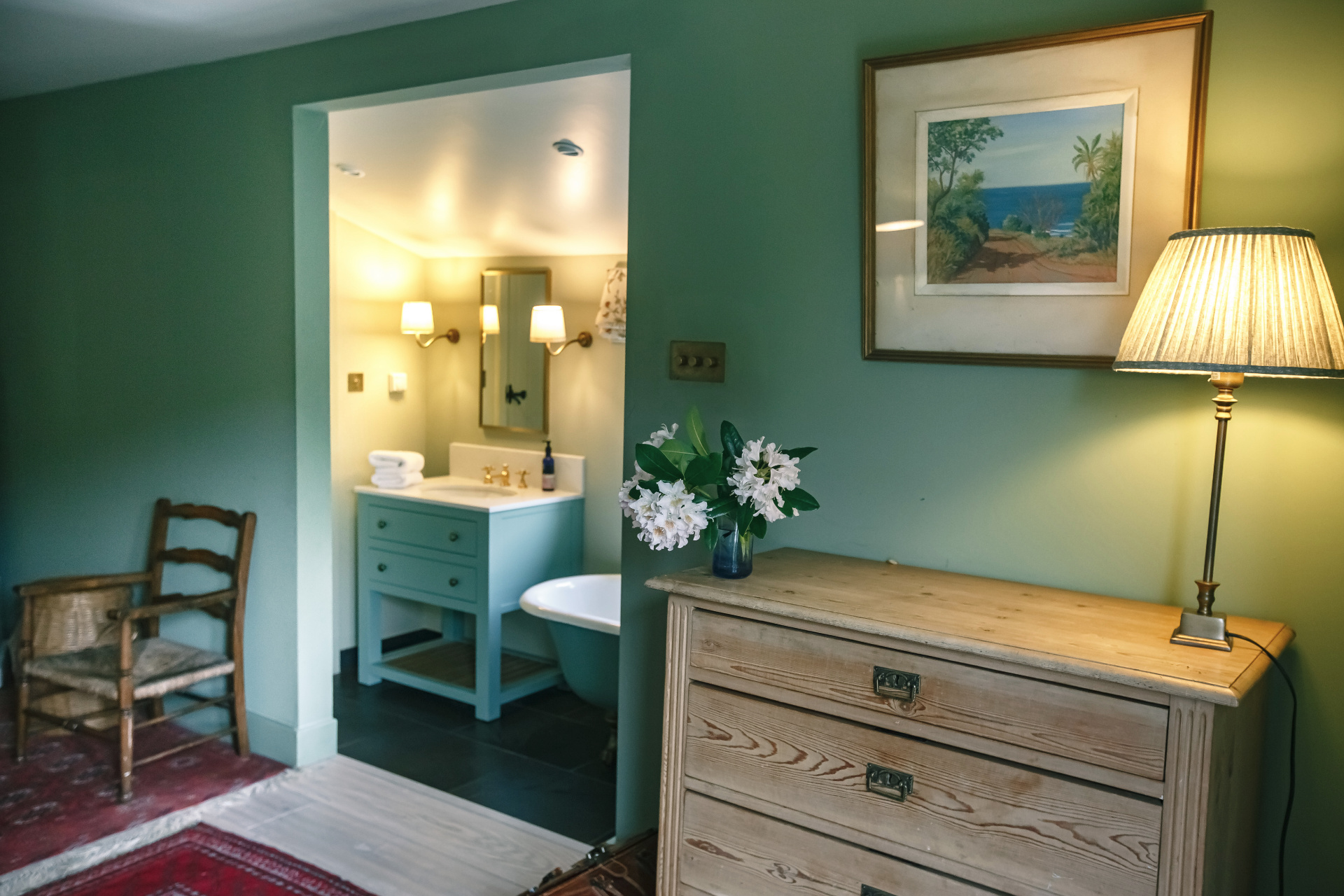 Principal bedroom en-suite bathroom